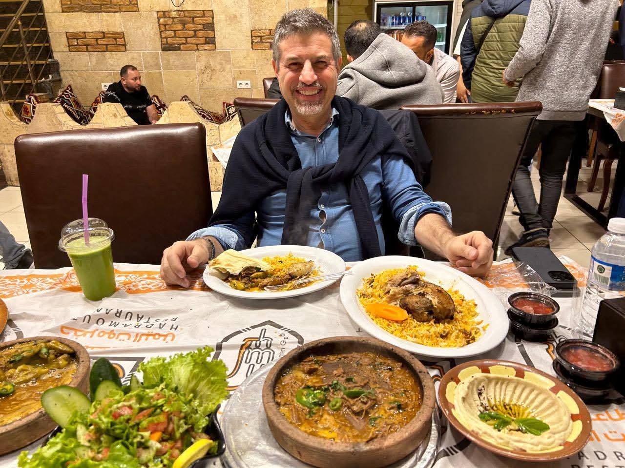 بعد تكليفه من حكومة بلاده بمهمة مؤقتة في العراق.. السفارة الأمريكية في اليمن تعلن عودة السفير “ستيفن فاجن” لممارسة عمله