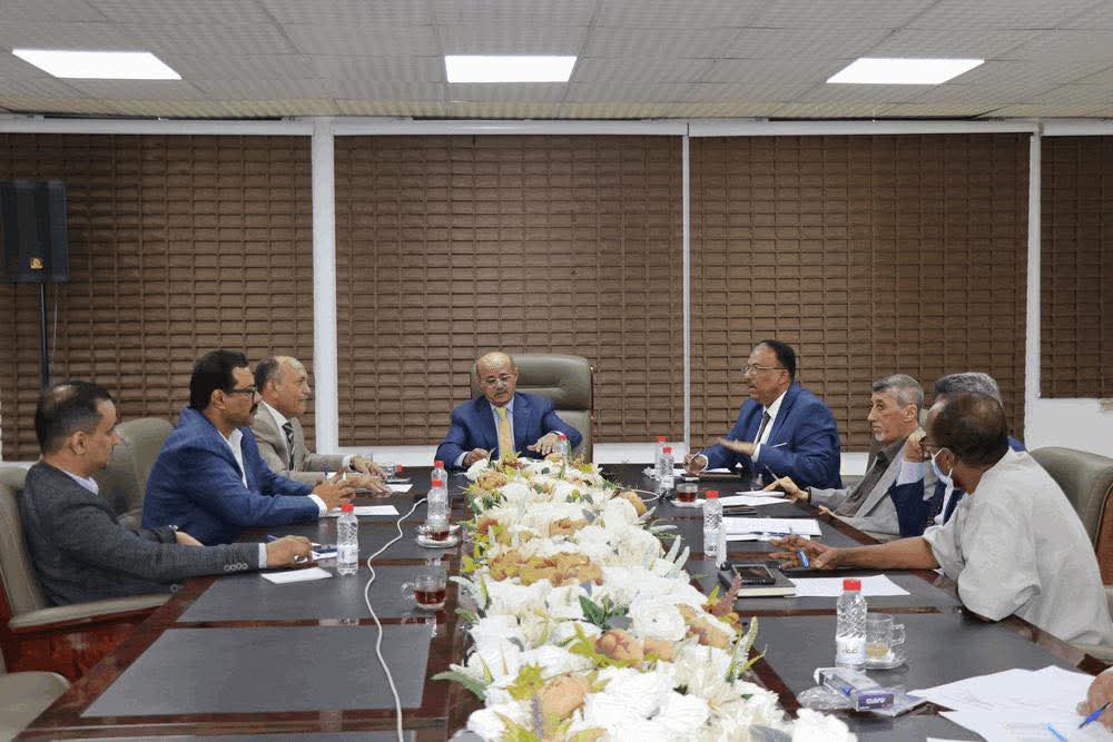 البنك المركزي يقرر الإبقاء على سعر الصرف السابق 425 ريالا للشراء و428 للبيع