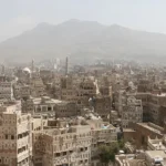 عاجل | مصرع خبراء وتدمير منصة إطلاق صواريخ وآليات عسكرية بقصف جوي غرب صنعاء