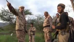 عضو-اللجنة-العسكرية-العليا-يتفقد-الخطوط-الأمامية-في-تعز-ويشيد-بالروح-القتالية-العالية-780x448