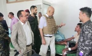 محافظ-تعز-يطلع-على-أوضاع-الجرحى-ويشيد-بتضحياتهم-في-مواجهة-مليشيا-الحوثي-780x470