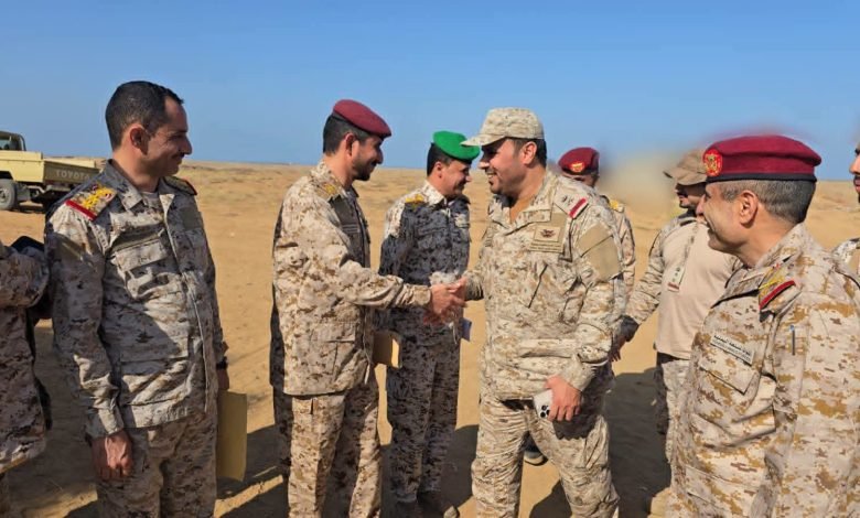 قائد-قوة-جازان-يزور-المنطقة-العسكرية-الخامسة-ويطلع-على-سير-العمليات-في-جبهات-القتال-2-780x470