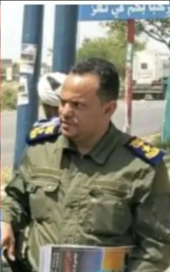 محمد سعيد مهيوب الجنيد بزي عسكري في صورة سابقة